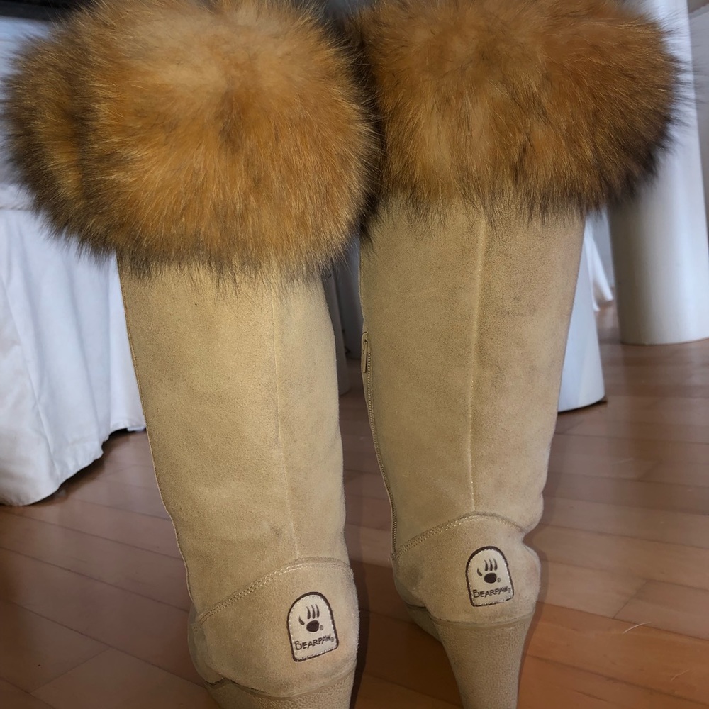 Tan fox fur trim size us 11 in good condition